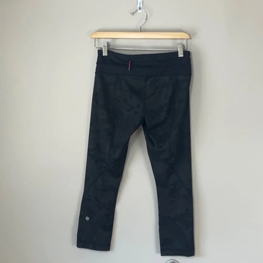 Lululemon camo black capri - Picture 5 of 11